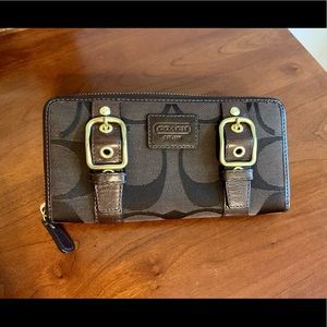Zipper closure Coach wallet